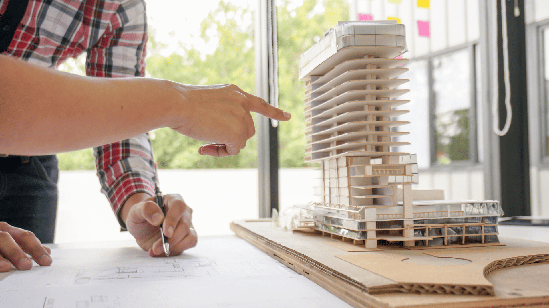 UBS Consell: paisajismo y arquitectura pública bien resueltos